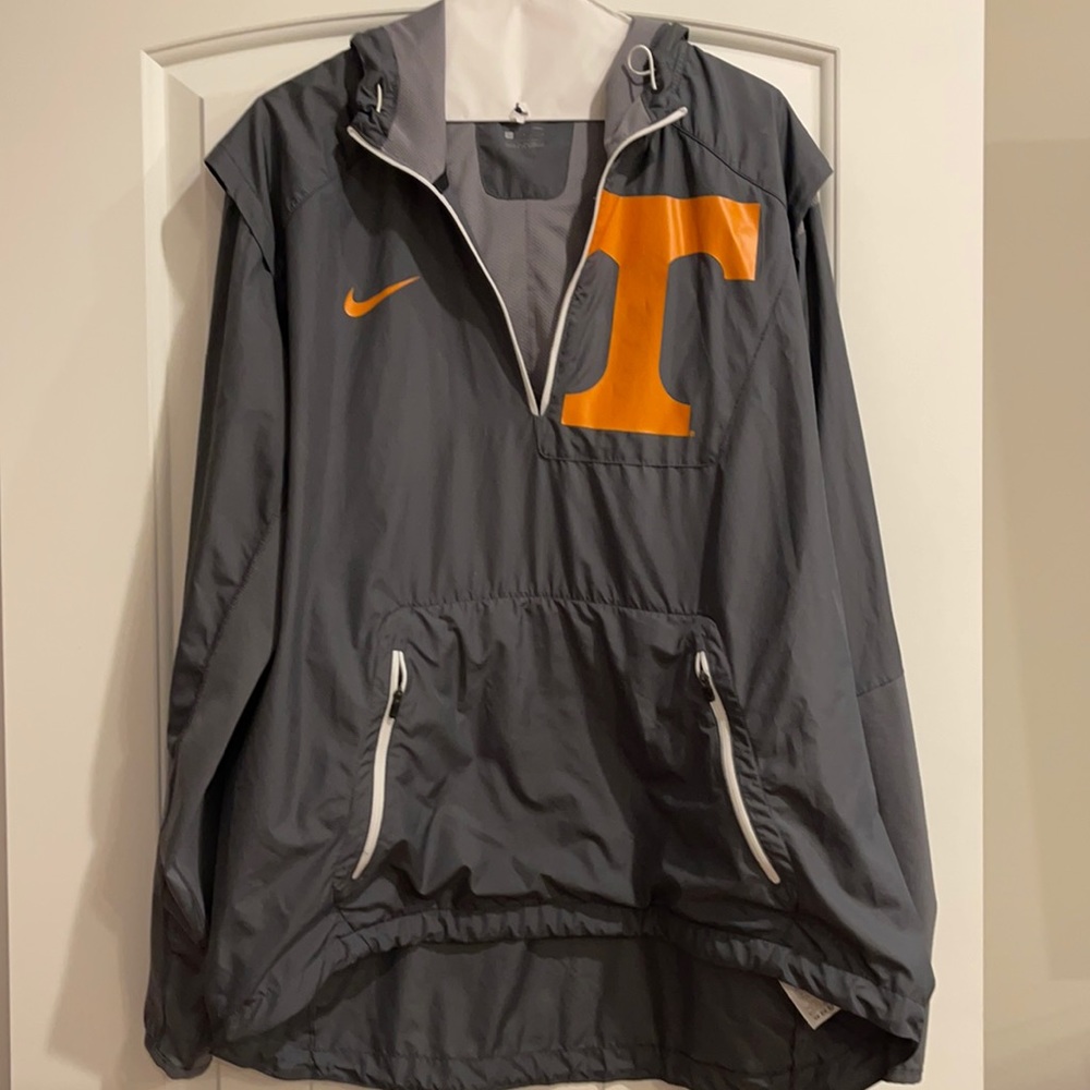 Nike gray TN pullover/rain coat. Size large